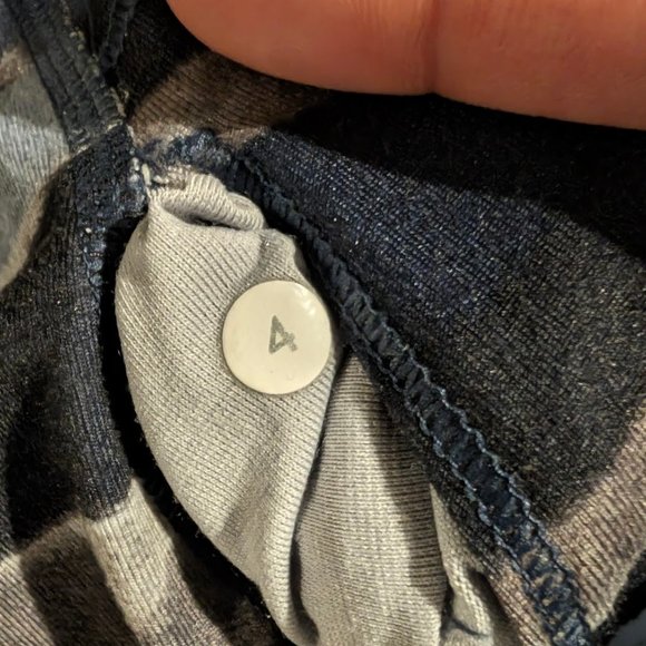 Lululemon Womens Blue Gray Camo Print Activewear - Size 4 - Picture 6 of 6